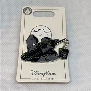 Hat Box Ghost Disney Pin